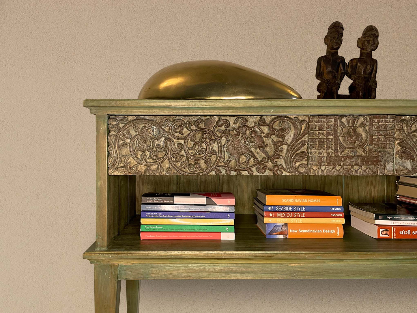 A console against the wall with supporting elements