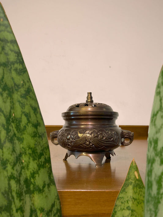 The incense burner